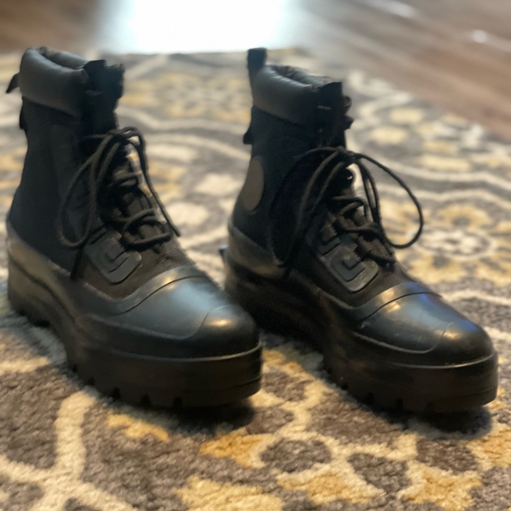 Converse Ambush Boots